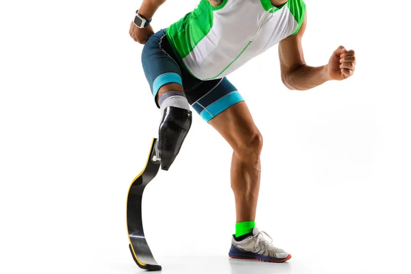 Tělesně postižení sportovec izolovaný na bílém studiovém pozadí — Stock fotografie