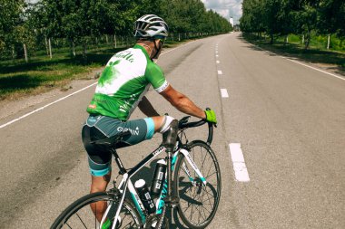 Dnipro, Ukrayna - 12 Temmuz 2019: bisiklet engelli veya ampute eğitimi alan atlet