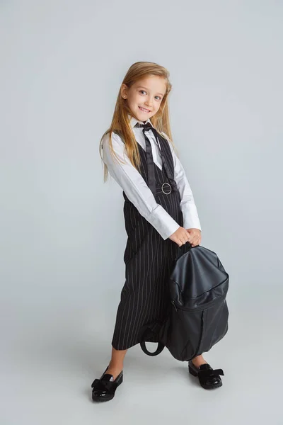 Girl preparing for school after a long summer break. Back to school. — Stock Photo, Image