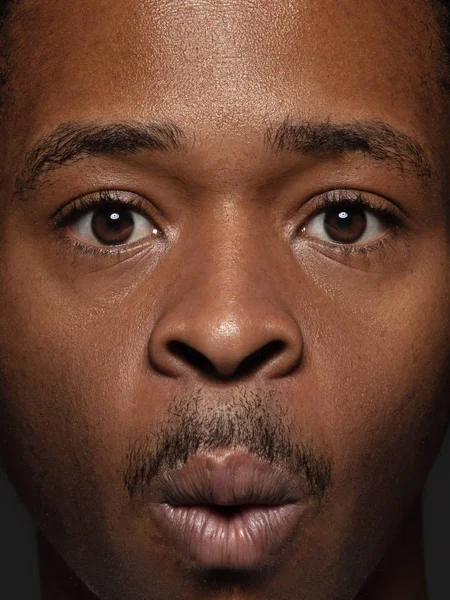 Nahaufnahme Porträt eines jungen afrikanisch-amerikanischen Mannes — Stockfoto