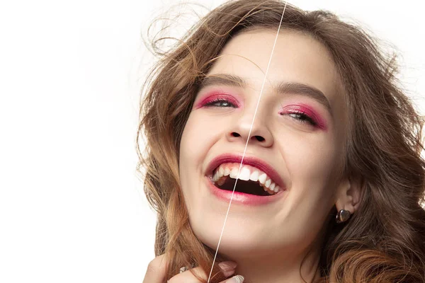 Närbild kvinnliga porträtt, Dental Whitening och rengöring före och efter — Stockfoto