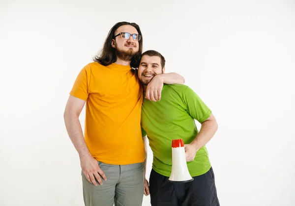 Fiatal férfi elválasztott LMBT zászló színek elszigetelt fehér háttér, LMBT büszkeség koncepció — Stock Fotó