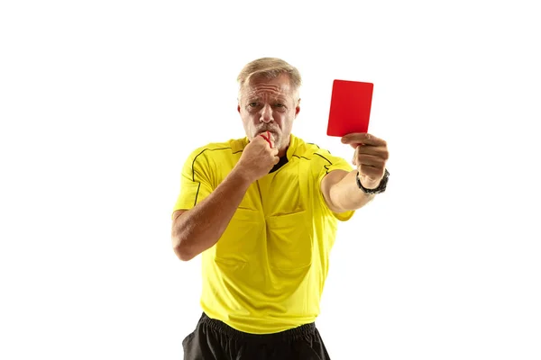 Árbitro de futebol mostrando um cartão vermelho para um jogador descontente isolado no fundo branco — Fotografia de Stock