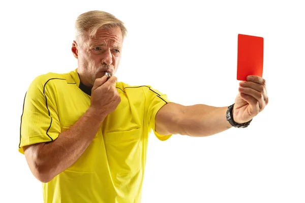 Árbitro de futebol mostrando um cartão vermelho para um jogador descontente isolado no fundo branco — Fotografia de Stock