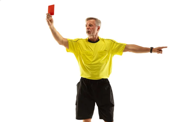 Árbitro de futebol mostrando um cartão vermelho para um jogador descontente isolado no fundo branco — Fotografia de Stock