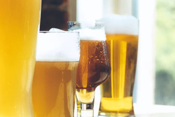 Gläser mit verschiedenen Biersorten, Zeit für Oktoberfest — Stockfoto
