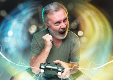 Hevesli oyuncu. Joyful adam bir video oyunu denetleyicisi tutan