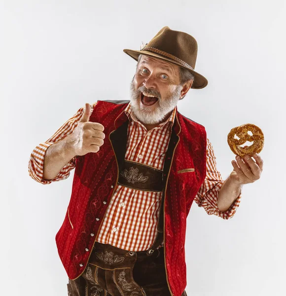 Porträtt av Oktoberfest man, klädd i traditionella bayerska kläder — Stockfoto