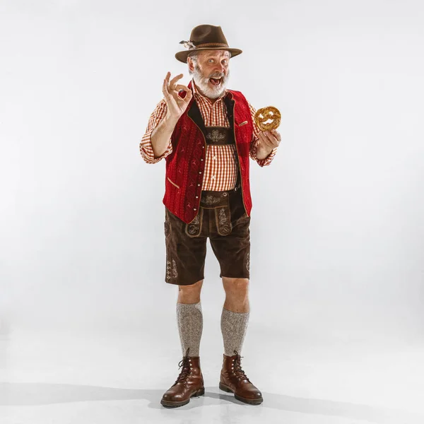 Portrait of Oktoberfest man, wearing the traditional Bavarian clothes — Stock Photo, Image