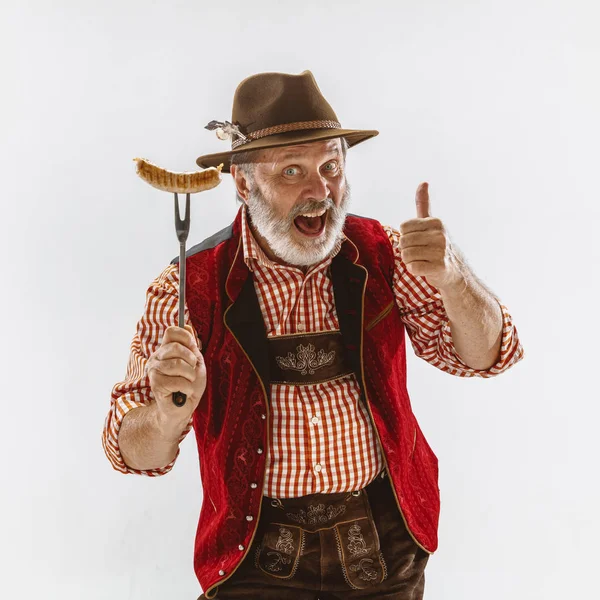 Retrato del hombre del Oktoberfest, vestido con la ropa tradicional bávara — Foto de Stock