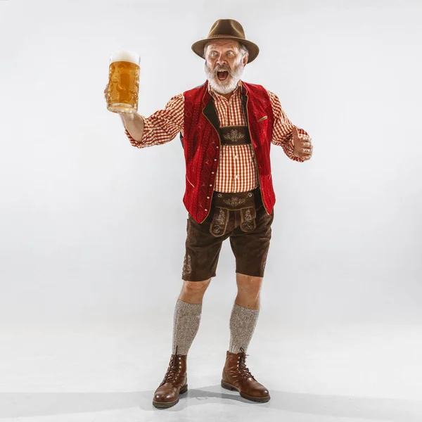 Portrait of Oktoberfest man, wearing the traditional Bavarian clothes — Stock Photo, Image