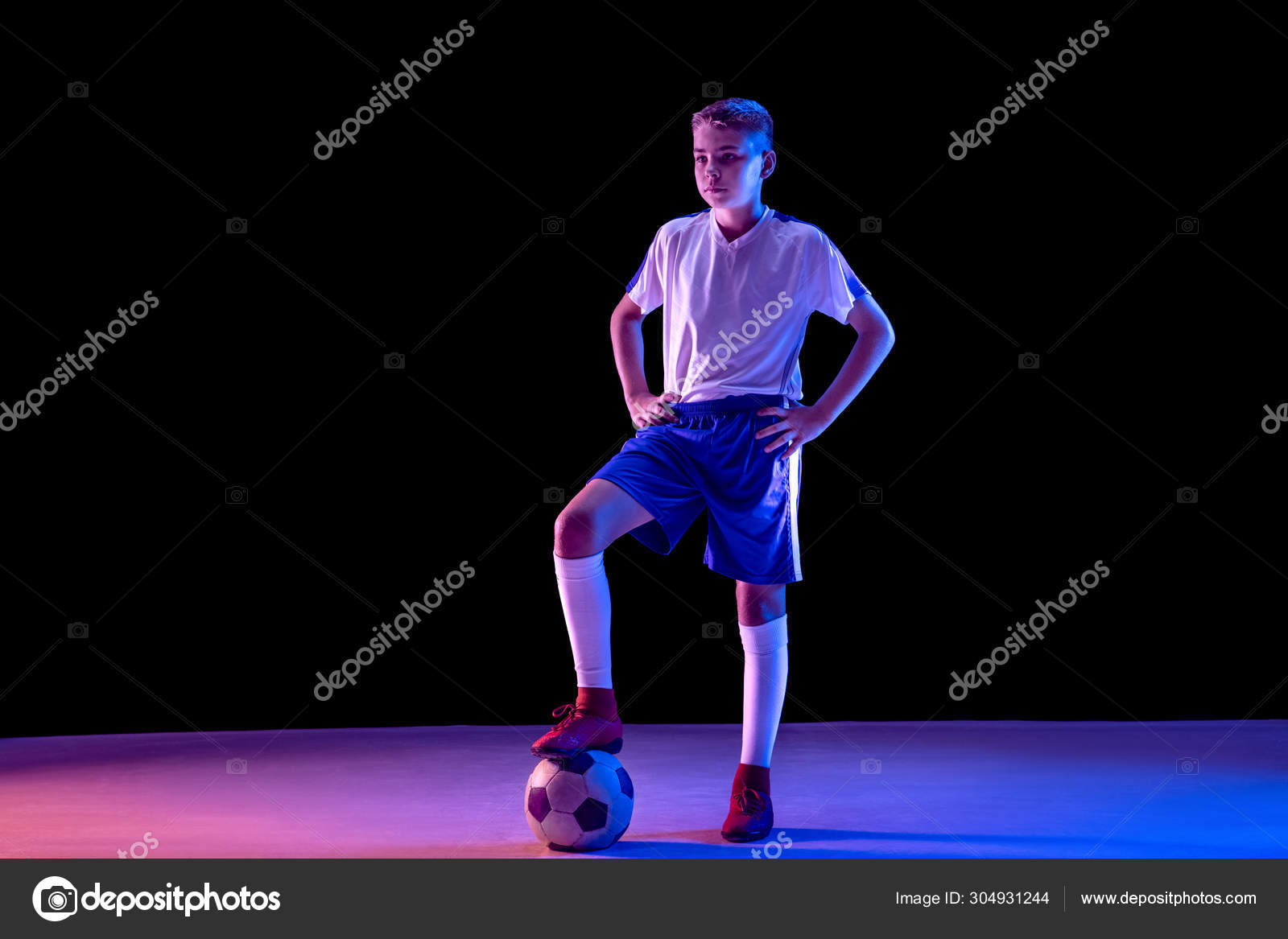 Featured image of post Fundo Escuro Futebol - Essa é a div que faz o fundo da página ficar escuro.