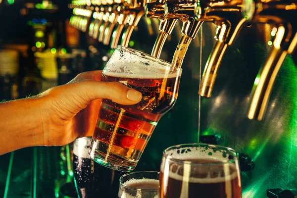 Hand of bartender pouring a large lager beer in tap — Stock Photo, Image