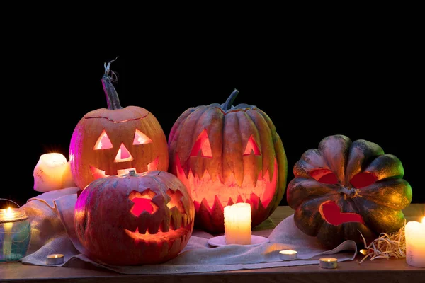 Cabeza de calabaza de Halloween Jack linterna con caras malvadas de miedo y velas —  Fotos de Stock