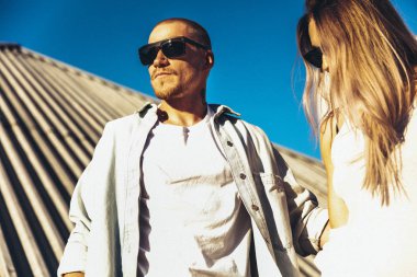 Tabaklanmış genç kafkas çift, film tahıl etkisi modern aşk hikayesi