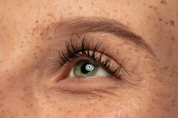 Cantik wanita muda mata close-up, konsep perawatan kulit yang sempurna — Stok Foto