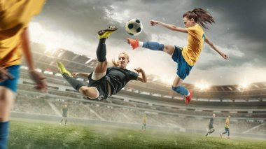 Kadın futbol veya futbolcular stadyumda top aşumesi