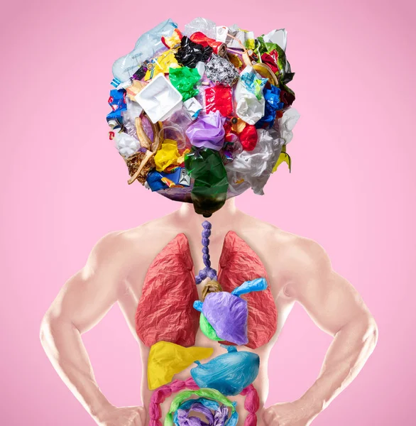 Somos lo que comemos - concepto de contaminación ambiental del plástico — Foto de Stock