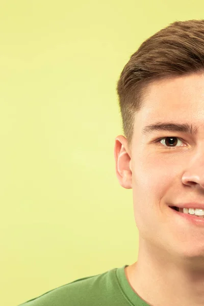 Caucasian young mans close up shot on green background — Stock Photo, Image