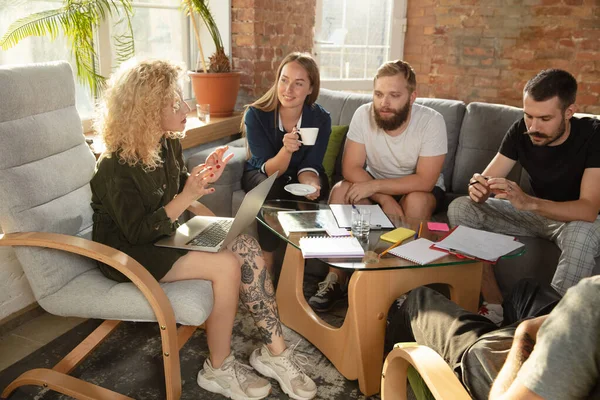 Group of young caucasian office workers have creative meeting to discuss new ideas — Stok Foto