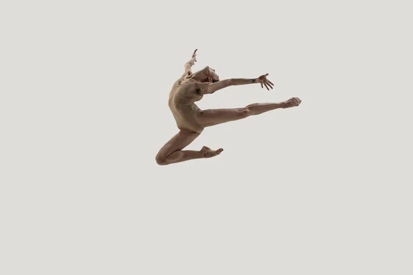 Modern balettdansare. Samtida konstbalett. Ung flexibel atletisk kvinna. — Stockfoto