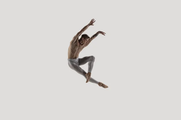 Moderne balletdanser. Hedendaagse kunst ballet. Jonge flexibele atletische man. — Stockfoto