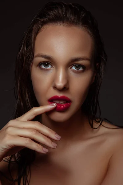 Portrait of beautiful stylish woman isolated on dark studio background — Stock Photo, Image