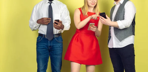 Group of friends using mobile smartphones. Teenagers addiction to new technology trends. Close up. — Stock Photo, Image