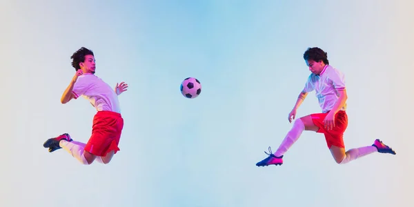 Fútbol o futbolista sobre fondo degradado en luz de neón - movimiento, acción, concepto de actividad —  Fotos de Stock