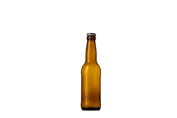Lege goudkleurige bierfles. Geïsoleerd op witte studio achtergrond — Stockfoto