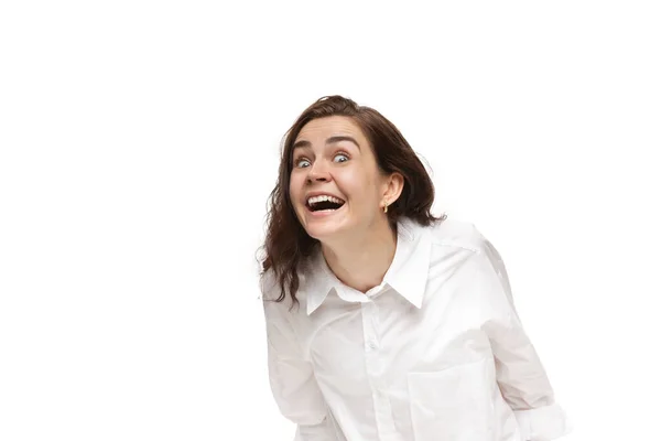 Ung kaukasiska kvinna med roliga, ovanliga populära känslor och gester isolerade på vit studio bakgrund — Stockfoto