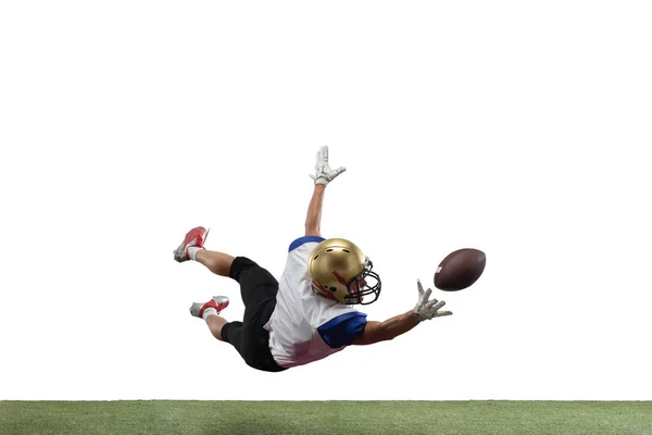 Giocatore di football americano in azione isolato su sfondo bianco — Foto Stock