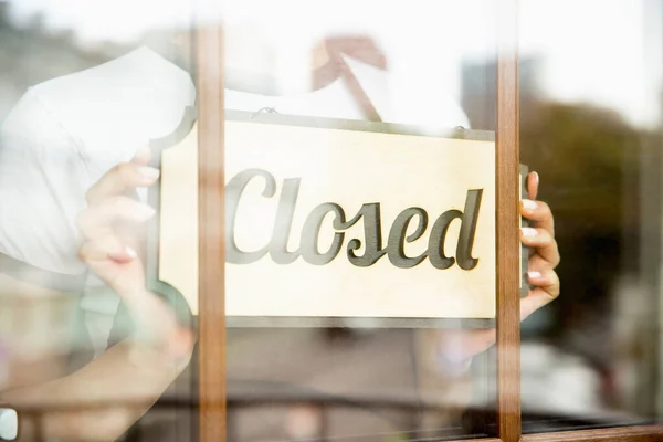 Closed sign on the glass of street cafe or restaurant — Stock Photo, Image