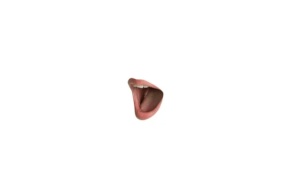 Närbild av kvinnlig mun bär läppstift isolerad på vit studio bakgrund — Stockfoto