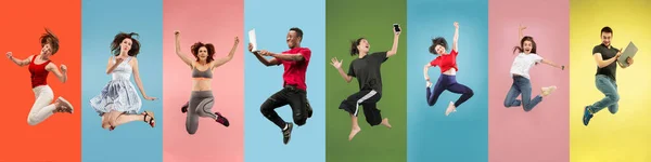 Çok renkli arka planda hareket ve aksiyon içinde zıplayan genç insanların portrelerinin kolajı — Stok fotoğraf
