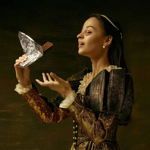 Středověká mladá žena jako vévodkyně, surrealistický pohled s ústy místo očí — Stock fotografie