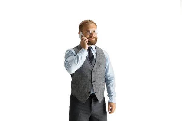 Alegre guapo hombre de negocios aislado sobre blanco estudio fondo — Foto de Stock