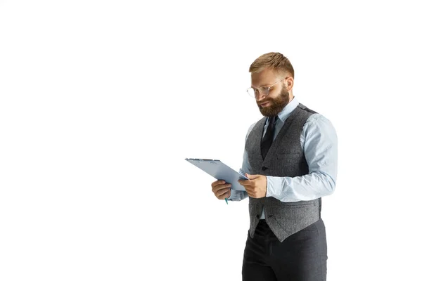 Bonito empresário alegre isolado sobre fundo estúdio branco — Fotografia de Stock