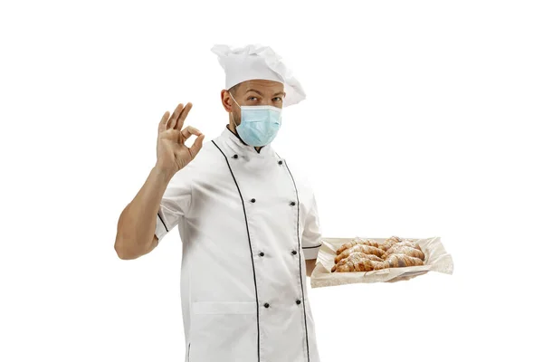 Cooker, шеф-повар, пекарь в форме изолированы на белом фоне, гурман. — стоковое фото