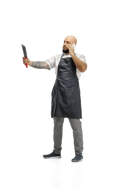 Портрет кухаря-чоловіка, м'ясника ізольовано на білому фоні студії — стокове фото