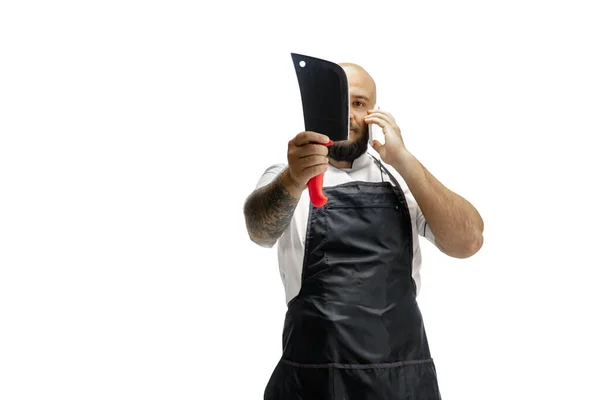 Retrato de un cocinero varón, carnicero aislado sobre un fondo blanco de estudio — Foto de Stock