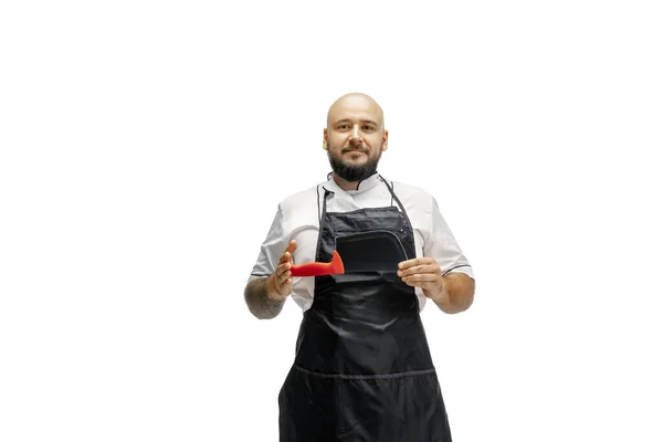 Retrato de un cocinero varón, carnicero aislado sobre un fondo blanco de estudio — Foto de Stock