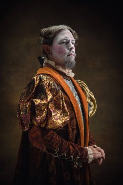 Johann Sebastian Bach gibi genç bir adam koyu yeşil arka planda. Retro biçimi, dönemin karşılaştırması.