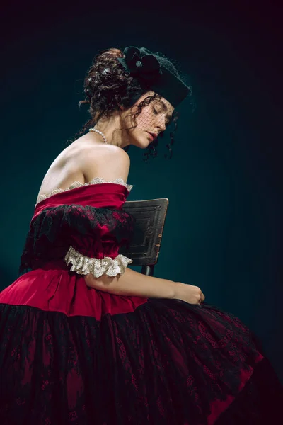 Young woman as Anna Karenina on dark blue background. Retro style, comparison of eras concept. — Stock Photo, Image