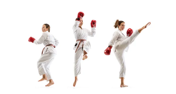 Confiado junior en kimono practicando taekwondo combate, artes marciales — Foto de Stock