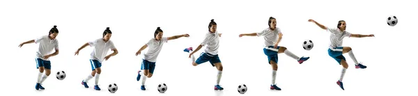 Jogador de futebol confiante em movimento e ação isolada em fundo branco, chutando bola em dinâmica — Fotografia de Stock