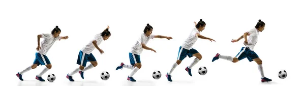 Уверенный в себе футболист в движении и действии изолирован на белом фоне, пиная мяч в динамике — стоковое фото