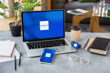 Reklam için kopyalama alanı olan aygıtlar veya aygıtlar - modelleme, dijital konsept