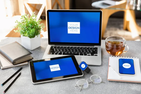 Reklam için kopyalama alanı olan aygıtlar veya aygıtlar - modelleme, dijital konsept