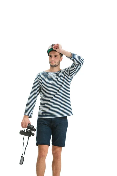 Marinheiro masculino caucasiano em uniforme isolado em fundo estúdio branco — Fotografia de Stock